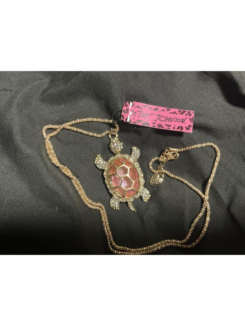 Sallow Turtle Necklace